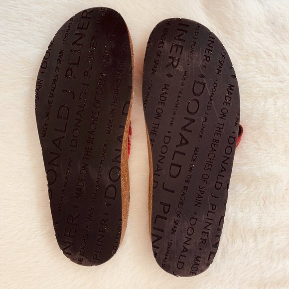 DONALD PLINER RED METALLIC TOE STRAP SANDAL SZ 8M - Picture 8 of 8